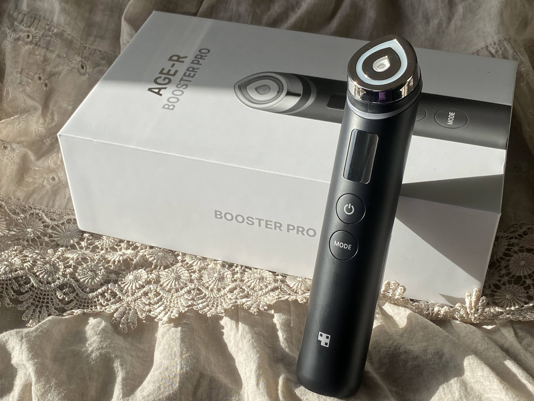 Medicube Age-R Booster Pro: Η επαναστατική LED συσκευή αντιγήρανσης που αλλάζει τη ρουτίνα ομορφιάς σου